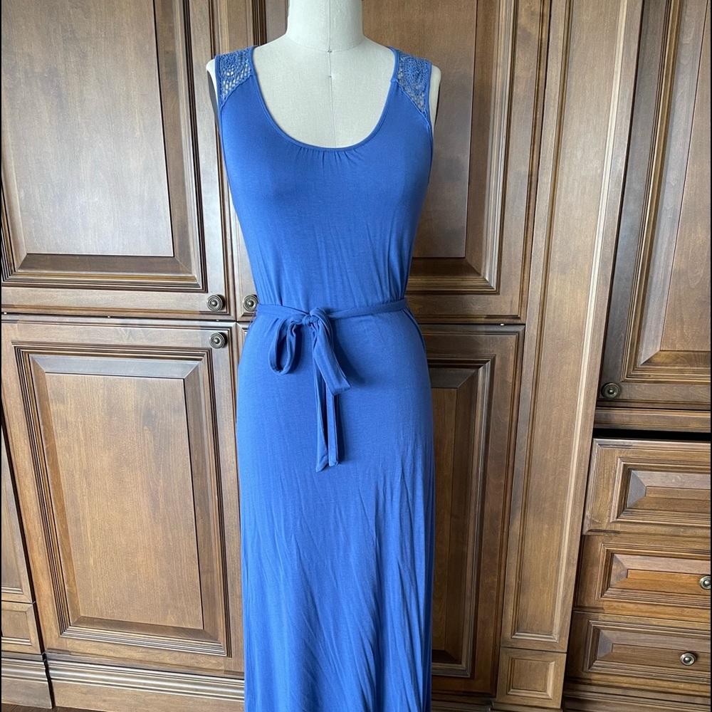 Design History blue sundress with beautiful floral /lace like detail